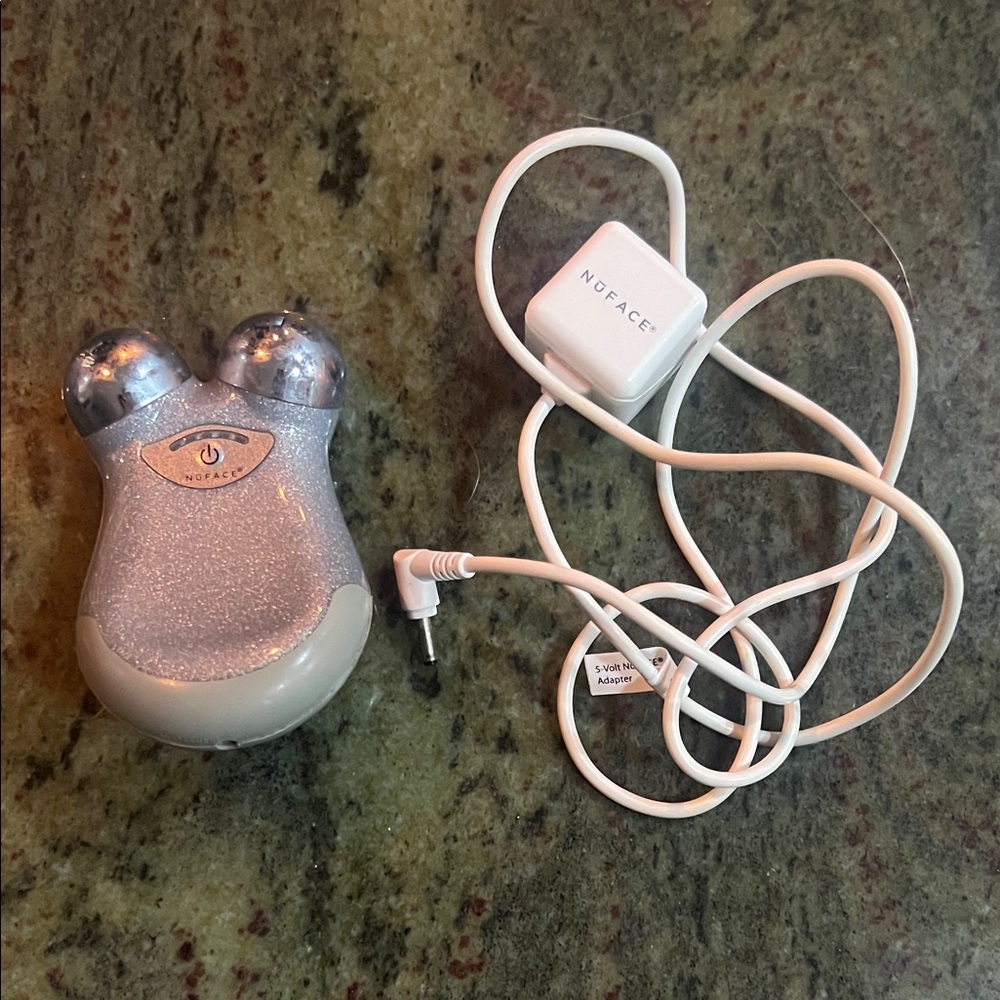 NuFace Mini Toning Device in Sparkling Silver Great Working Condition